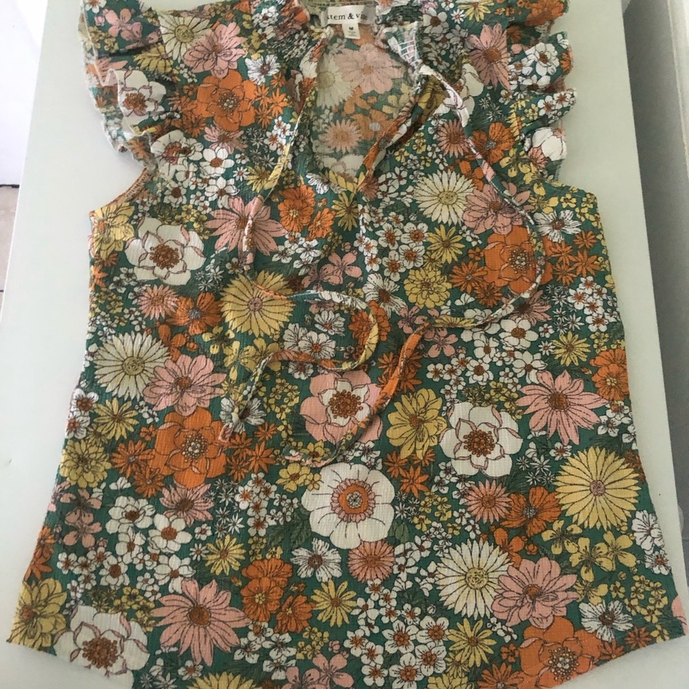 Stem & Vine Women's Green Orange Floral Flutter Sleeve Top